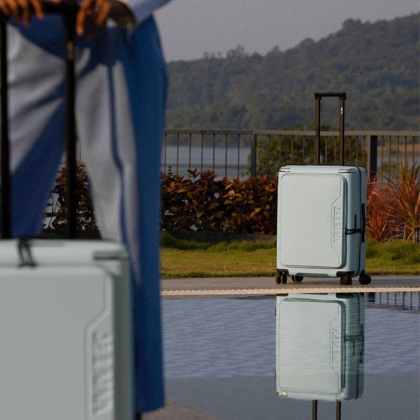 Strunk™ Check-In Medium