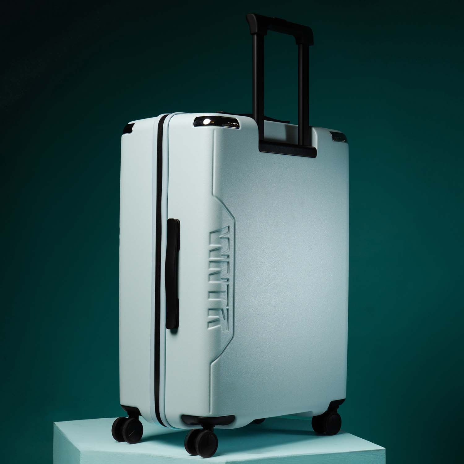 Medium size trolly bag with spacious interiors