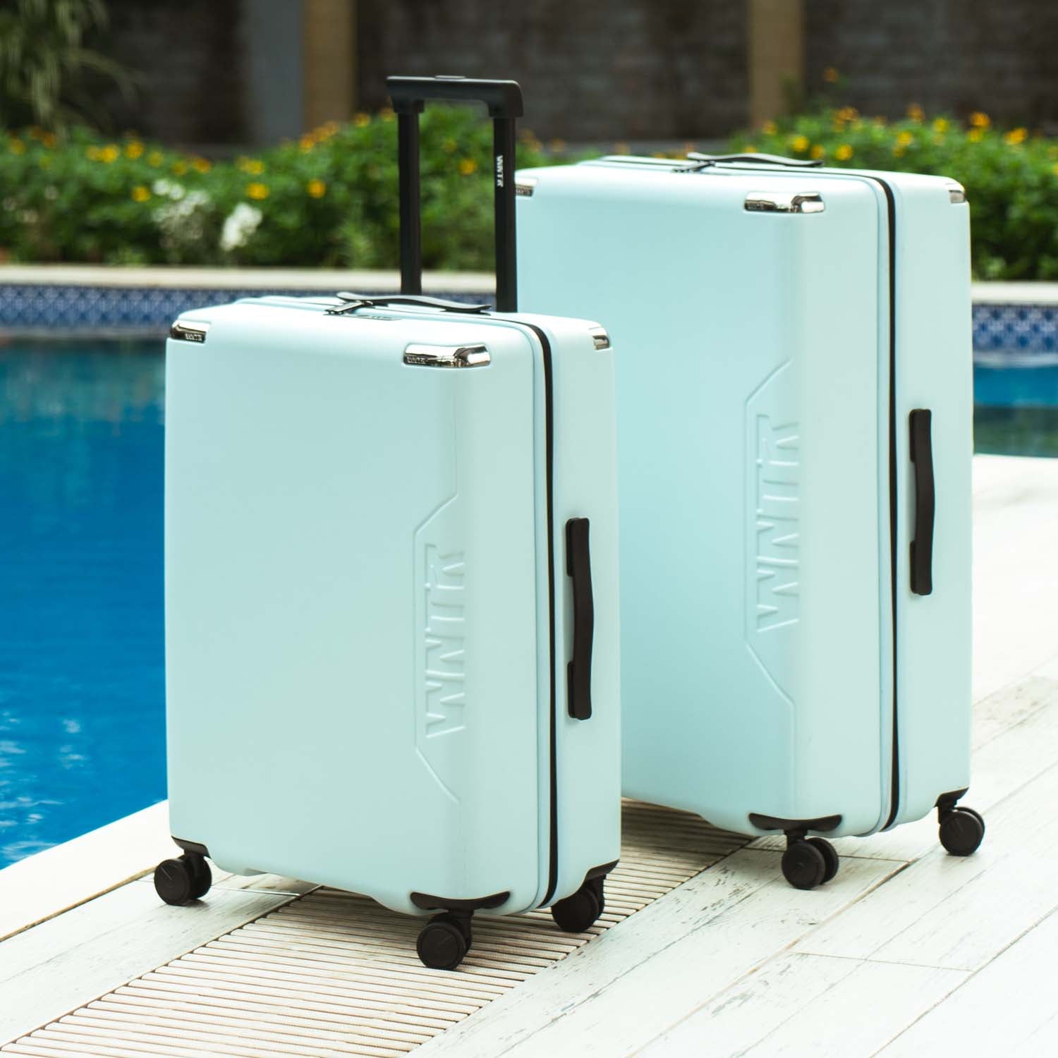 WNTR small suitcase on wheels