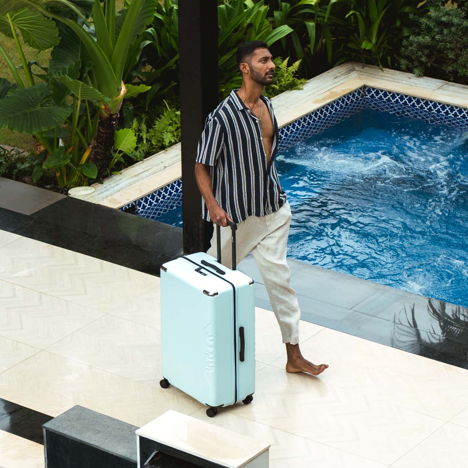 large suitcase bag
