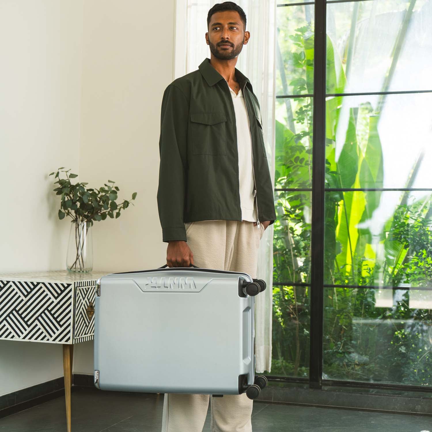 medium size trolley bag in cm
