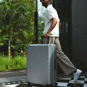 Medium luggage bag size
